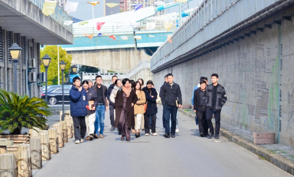 “走進(jìn)園區(qū)，共享未來(lái)”鏡湖區(qū)高層次人才服務(wù)企業(yè)雙向促進(jìn)對(duì)接交流活動(dòng)在園舉辦